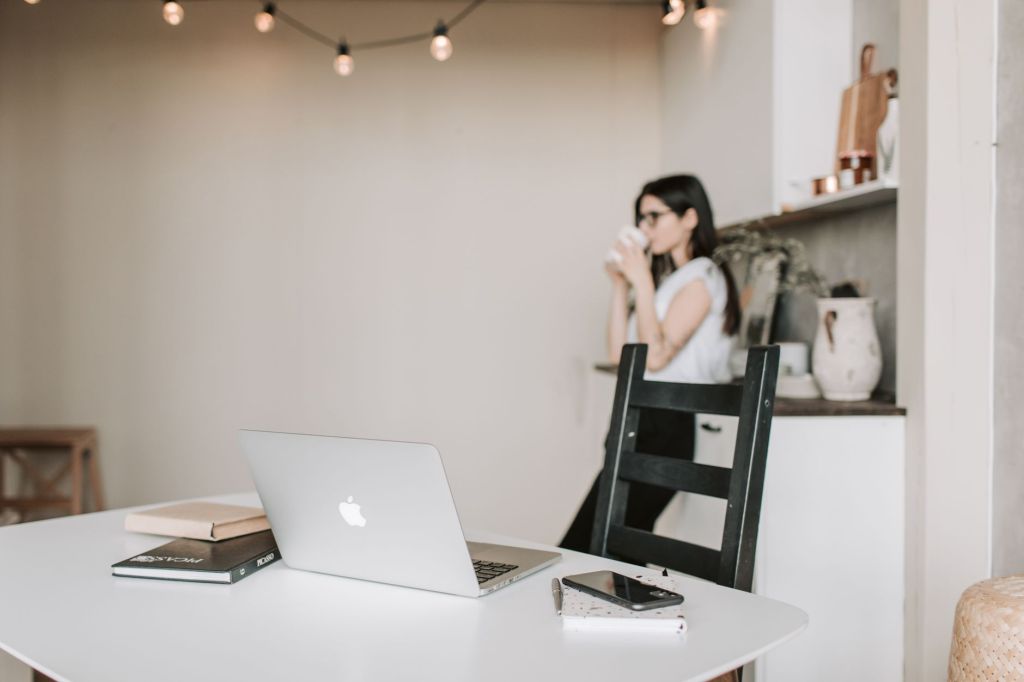 From Overwhelmed to Organized: Designing a Freelance Routine that Actually&nbsp;Works